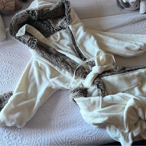POTTERY BARN Faux Fur Ombre Robe - Picture 3 of 6